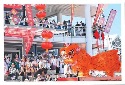 2025年“開普敦中國年”活動現場,開普敦當地市民前來參與中國民俗活動。